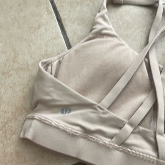 - Lululemon energy bra size 8 - Picture 3 of 5